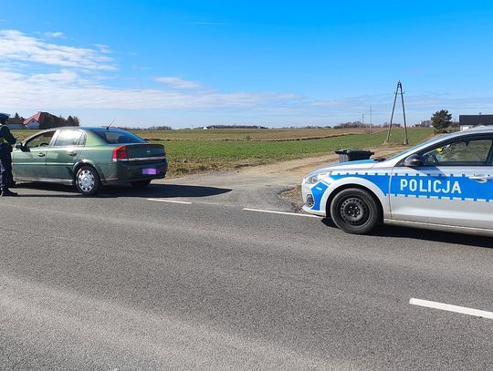 Policja zatrzymała ją za zbyt wolną jazdę. Szybciej się bała, bo wcześniej piła alkohol