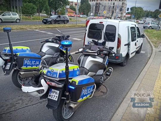 Policja zatrzymała jeżdżącą puszkę śmierci. Miał ponad 4 promile i wiózł na pace 2 kumpli