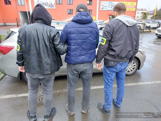 Policja zatrzymała nieuczciwych diagnostów. Wbijali przeglądy bez oglądania aut