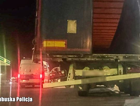 Policja zatrzymała zdezelowaną ciężarówkę. Mandat dla kierowcy i kłopoty przewoźnika