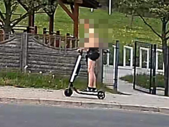 Policjanci dostali zgłoszenie o kradzieży hulajnogi. W drodze na miejsce zauważyli sprawcę