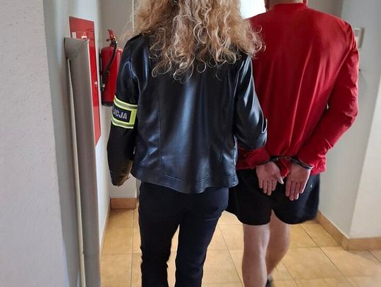 Policjanci dowiedzieli się, że może obracać narkotykami. Został zatrzymany, gdy wyjechał autem na miasto