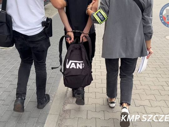 Policjanci dowiedzieli się, że w mieszkaniu porcjowane są narkotyki. Zatrzymano trzech nastolatków