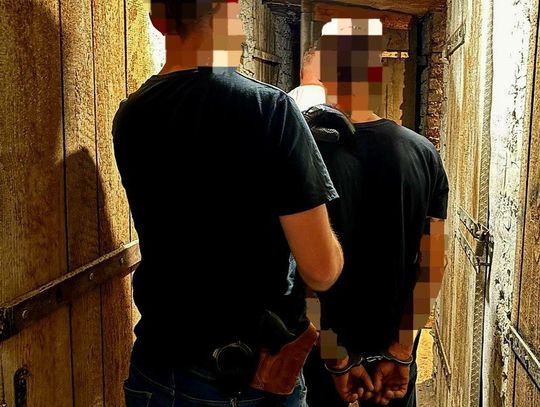 Policjanci mieli informację, że będą jechać przez miasto z towarem. Wkroczyli do akcji, gdy zatrzymali się pod supermarketem