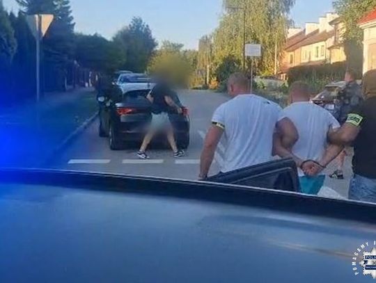 Policjanci obserwowali skradzioną Toyotę. Złodziej wpadł, gdy chciał odjechać