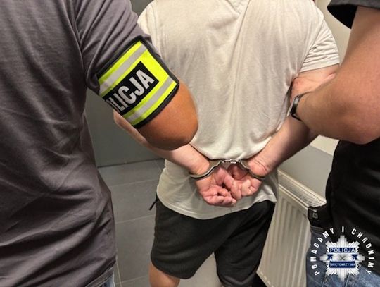 Policjanci pojechali za dilerem do sąsiedniego województwa. Miał w domu blisko 8 kg narkotyków