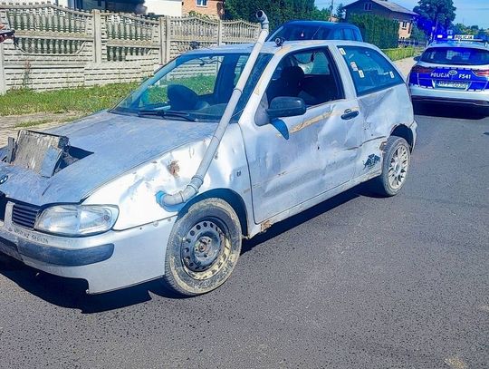 Policjanci przecierali oczy ze zdumienia. Auto wyglądało jak po wojnie, a on wyjechał nim na drogę