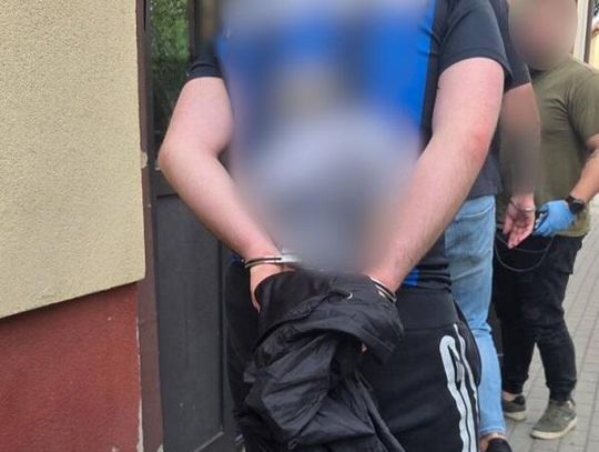 Policjanci przerwali karierę młodego dilera. Towar trzymał w wiadrze po farbie