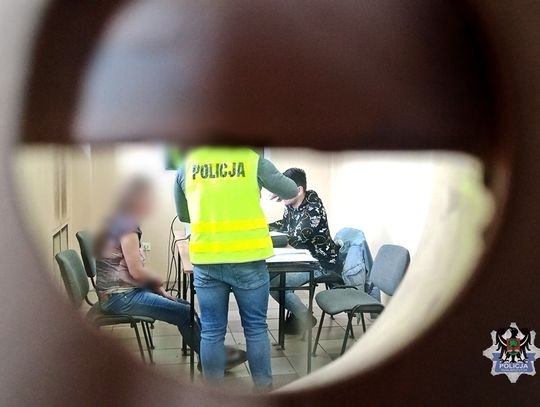 Policjanci przerwali rodzinny biznes. Matka i syn zatrzymani z amfetaminą i marihuaną [FOTO]