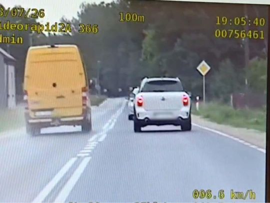 Policjanci przerwali szaleńczy rajd kierowcy dostawczaka. Dostał 46 punktów