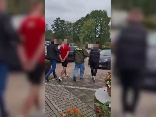 Policjanci rozbili szajkę włamywaczy. Znaleźli w ich mieszkaniu sporo sprzętu i narkotyki