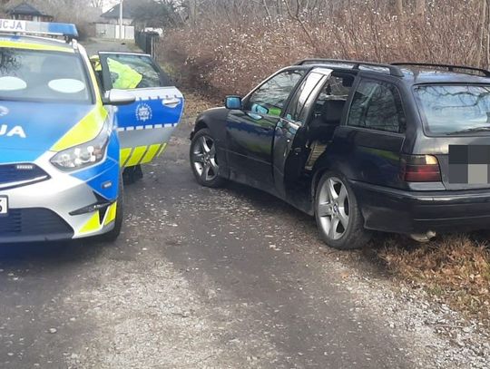 Policjanci ścigali BMW z pękniętą szybą. Kierowca był pijany i bez prawa jazdy