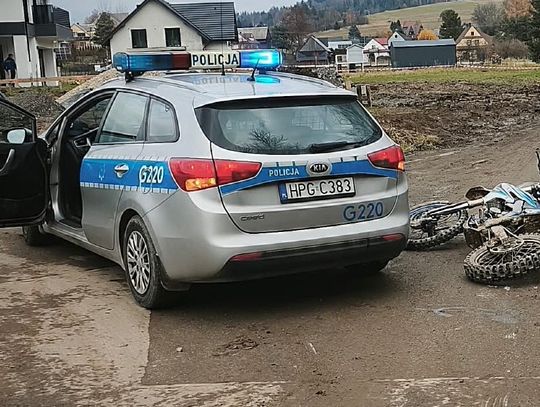 Policjanci ścigali dwóch motocyklistów. Po wywrotce jednego, drugi sam zgłosił się na komisariat