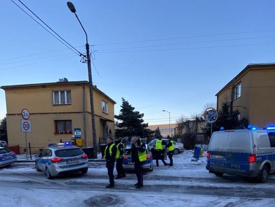 Policjanci ścigali naćpanego kierowcę. Był poszukiwany, a w aucie miał narkotyki