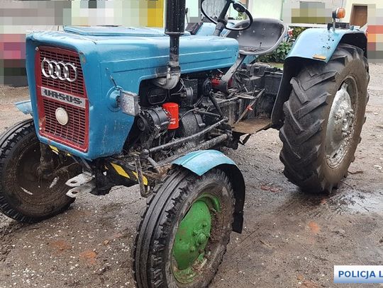 Policjanci ścigali ursusa z doklejonym znaczkiem audi. Traktorzysta miał prawie 3 promile