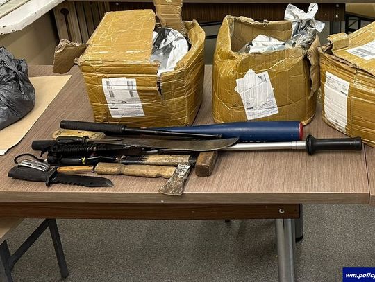 Policjanci szukali młodego podpalacza. Znaleźli go w aucie pełnym narkotyków i broni