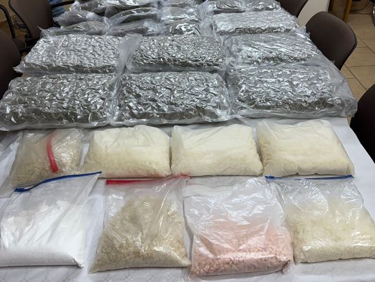 Policjanci uderzyli w dilerów. Przejęli ponad 65 kilogramów różnych narkotyków wartych ogromne pieniądze