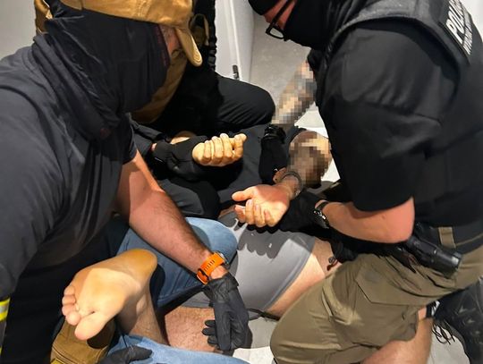 Policjanci uderzyli w zorganizowaną grupę dilerów. Wprowadzili do obrotu kilkadziesiąt kg narkotyków
