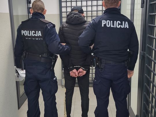 Policjanci ustalili, że 37-latek będzie wiózł narkotyki. Zatrzymali go nocą, gdy jechał autem Policjanci ustalili, że 37-latek będzie wiózł narkotyki. Zatrzymali go nocą, gdy jechał autem