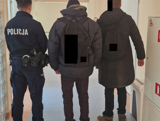 Policjanci ustalili, że grupa małolatów narkotyzuje się w piwnicy bloku. Zatrzymano dwóch 19-latków