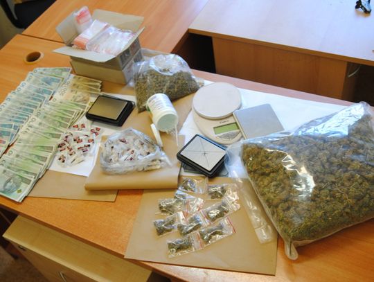 Policjanci w ciągu kilku dni zatrzymali czterech dilerów i zgarnęli ponad 1,5 kg narkotyków