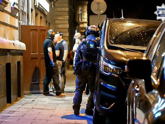 Policjanci weszli do trzech agencji towarzyskich. Działały pod przykrywką klubów nocnych