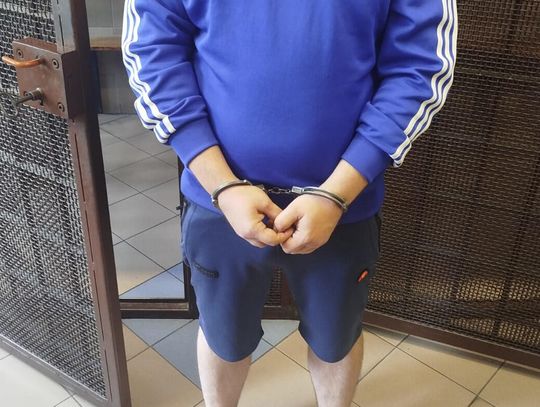 Policjanci wyczuli charakterystyczny zapach od przechodnia. Marihuanę ukrył w bieliźnie