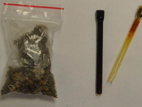 Policjanci wyczuli zapach marihuany na ulicy. Weszli do bloku i zatrzymali 30-letniego mężczyznę