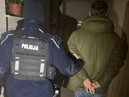 Policjanci wyczuli, że ma zioło. Mężczyzna przypadkiem mijał się z nimi na klatce Policjanci wyczuli, że ma zioło. Mężczyzna przypadkiem mijał się z nimi na klatce