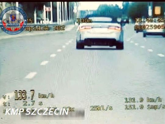 Policjanci zabrali mu prawko za prędkość. Tego samego dnia 21-latek rozbił BMW po pijaku