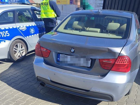 Policjanci zatrzymali BMW kolekcjonera zakazów. Miał trzy wyroki i jeździł wrakiem bez ubezpieczenia