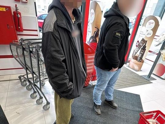 Policjanci zatrzymali złodzieja kleju do protez. Wybiegł z nimi ze sklepu