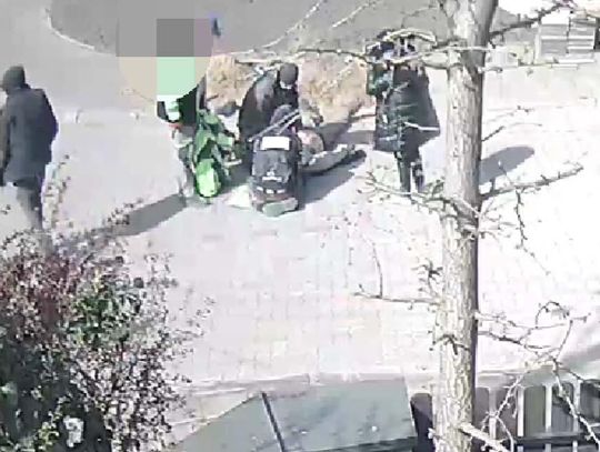 Policjant na urlopie uratował życie mężczyzny, który nagle się przewrócił i przestał oddychać