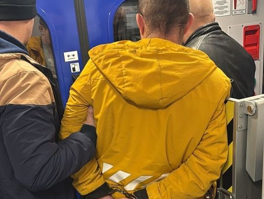 Policjant po służbie namierzył poszukiwanego alimenciarza w pociągu. Mężczyzna trafił do więzienia