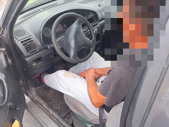 Policjant po służbie zobaczył gościa, który zataczał się do auta, a potem odjechał. Od razu go zatrzymał