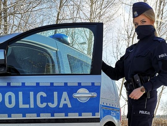 Policjantka chciała pomóc kierowcy, który nie umiał wyjechać z parkingu. Okazało się, że jest pijany