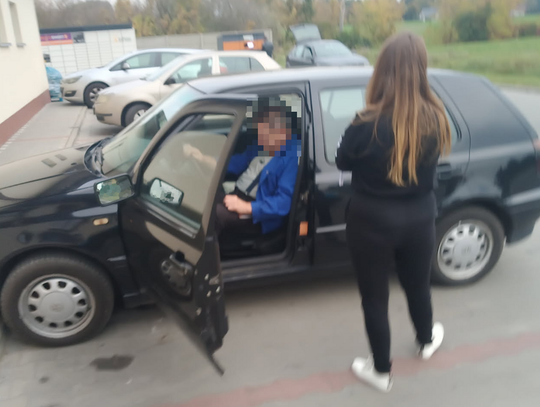 Policjantka nie pozwoliła mu odjechać. Miał ponad 3 promile i kupił kolejny alkohol