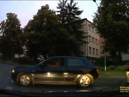 Policjantka po służbie ścigała pijanego kierowcą. Podczas rajdu uszkodził kilka samochodów [WIDEO]