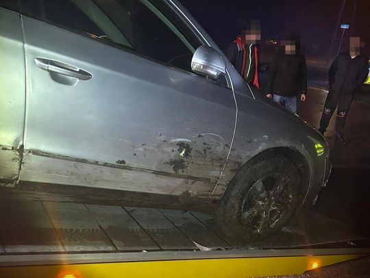 Policjantka po służbie zobaczyła auto wpadające do rowu. Chciała pomóc kierowcy. Był kompletnie pijany