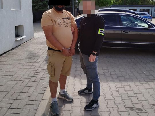 Policyjna zasadzka na 34-letniego Rumuna. Ścigany złodziej prosto z auta trafił za kraty