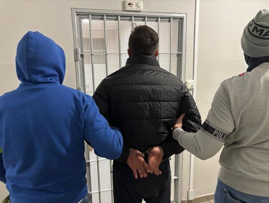 Policyjna zasadzka na 38-latka. W samochodzie, mieszkaniu i garażu ukrywał 6 kilogramów narkotyków