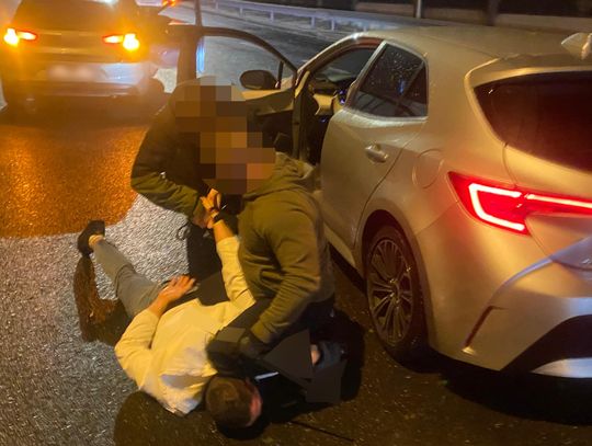 Policyjna zasadzka na drodze ekspresowej. 25-latek zatrzymany w toyocie skradzionej w Niemczech