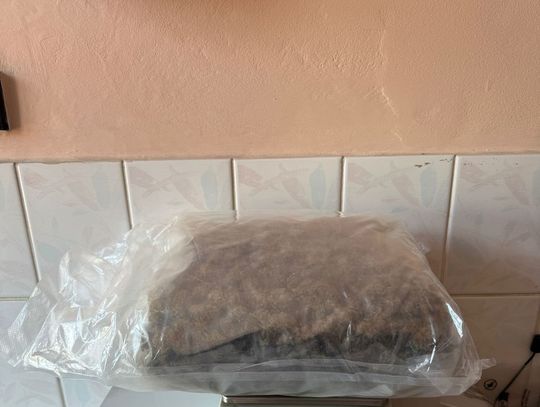 Policyjni wodniacy zatrzymali kierowcę z zakazem prowadzenia. W aucie ponad kilogram marihuany