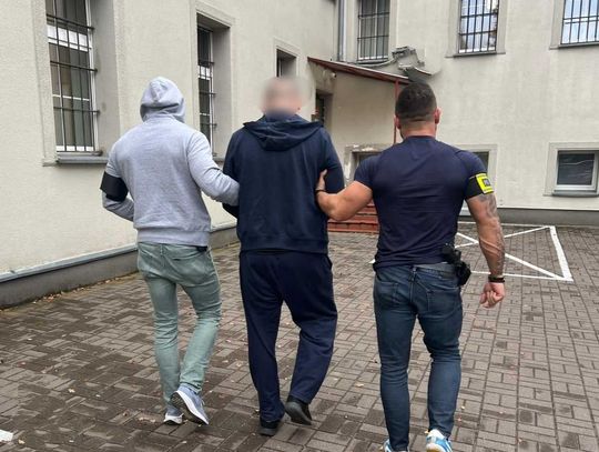 Policyjny nalot na mieszkanie 31-latka. Mężczyzna ukrywał ponad sześć kilogramów narkotyków