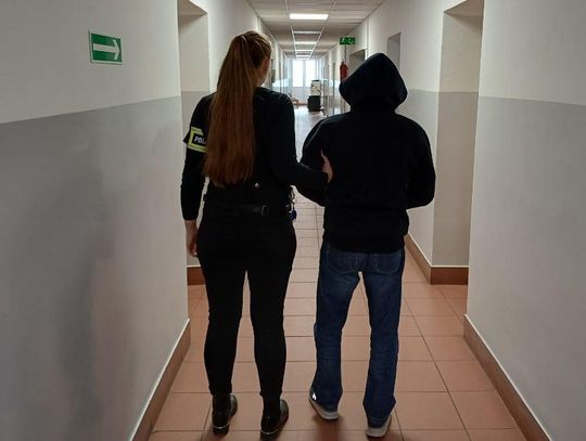 Policyjny nalot na posesję i mieszkanie 51-latka. Mężczyzna nielegalnie produkował alkohol