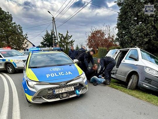 Policyjny pościg na granicy Czech i Polski. Funkcjonariusze zatrzymali dwóch złodziei samochodu