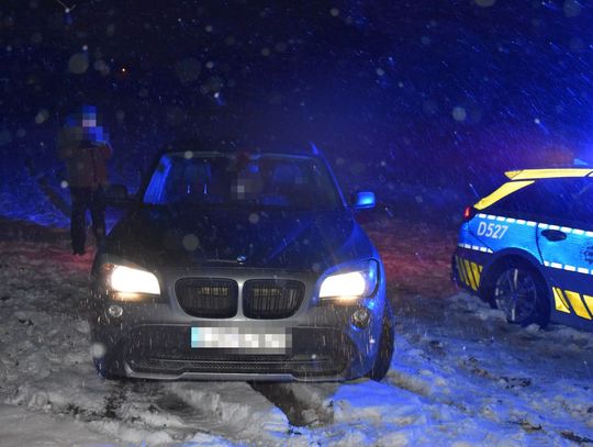 Policyjny pościg za BMW. Kierowca miał blisko dwa promile i przewoził autem małe dzieci