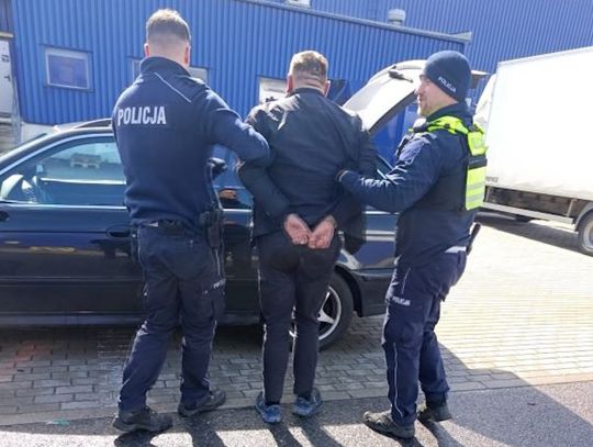 Policyjny pościg za bmw. Kierowca po narkotykach, auto niezarejestrowane i z lewymi tablicami