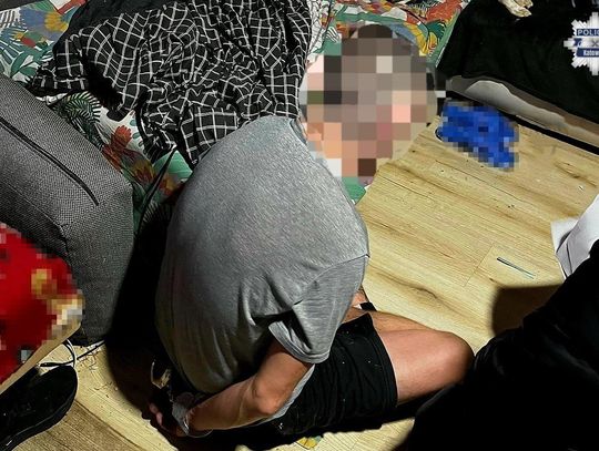 Polowali na kobiety z widoczną biżuterią. Podbiegali i z zaskoczenia zrywali łańcuszek z szyi