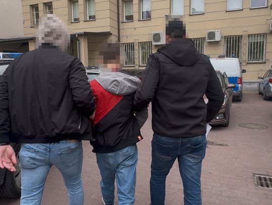 Polowanie na 15-latka pod stadionem. Pseudokibice "oznakowali" go sprejem i pobili